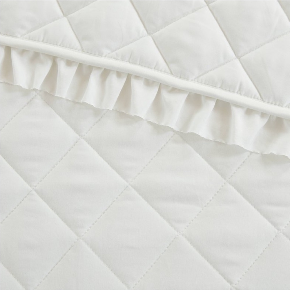 Armoire Collection Full/Queen Ruffle
Quilt White - Picture 3 of 6